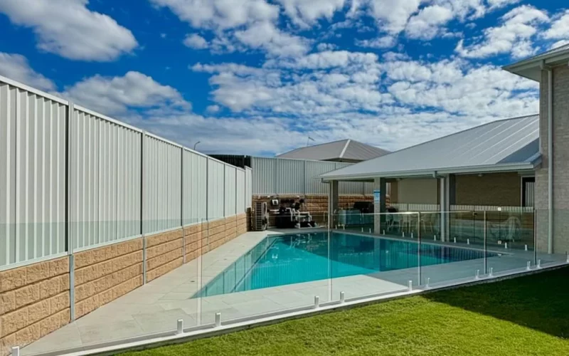 pool-fence-white-spigots